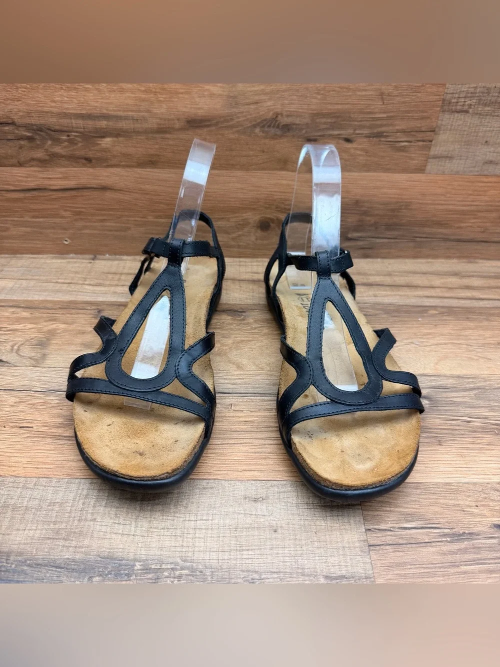 Naot Dorith  size L9 Black Strappy Leather T-Strap Sandals